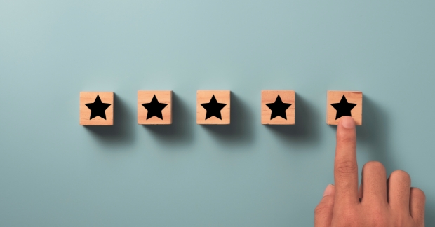 Person selecting rating with stars